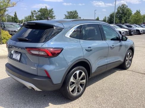 Used 2023 Ford Escape Platinum AWD/4WD image 5