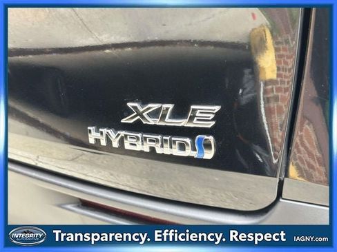 Used 2024 Toyota Sienna XLE FWD image 13