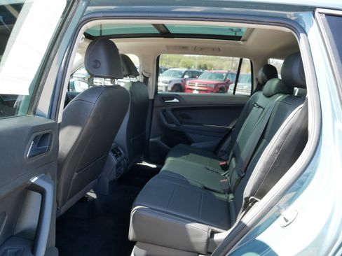 Used 2019 Volkswagen Tiguan SEL AWD/4WD image 16