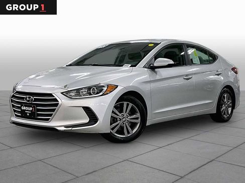 Used 2017 Hyundai Elantra SE FWD image 1