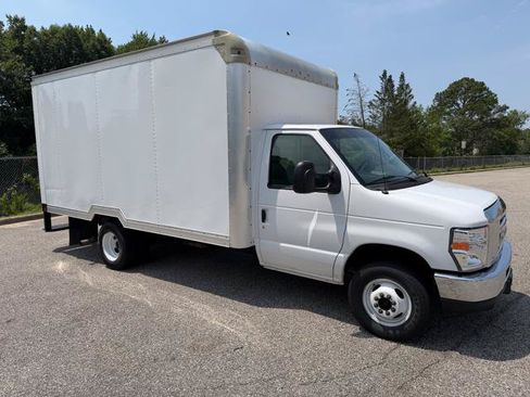 Used 2018 Ford E-350 and Econoline 350 Super Duty w/ Power Windows & Locks Group RWD image 32