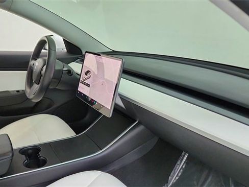 Used 2019 Tesla Model 3 Standard Range Plus image 19