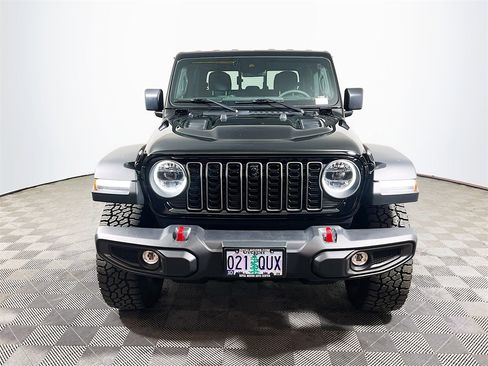 Used 2025 Jeep Gladiator Rubicon w/ Convenience Group image 3