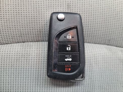 Used 2021 Toyota Corolla LE w/ Carpet Mat Package (TMS) FWD image 32