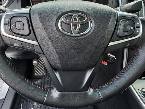 Used 2016 Toyota Camry SE image 19