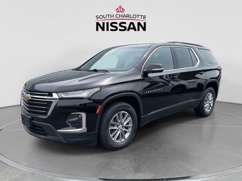 Used 2023 Chevrolet Traverse LT FWD image 3
