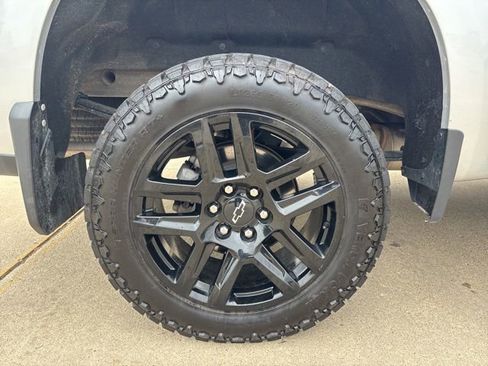 Used 2021 Chevrolet Silverado 1500 Custom Trail Boss w/ Safety Confidence Package AWD/4WD image 9
