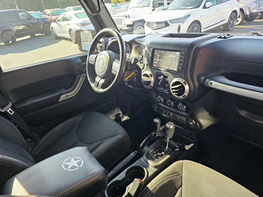 Used 2018 Jeep Wrangler Unlimited Sahara w/ Connectivity Group AWD/4WD image 9