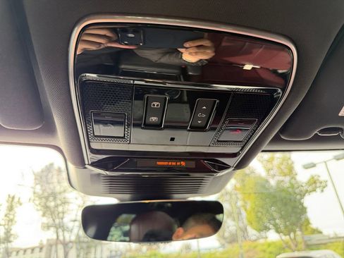 Used 2023 Land Rover Range Rover Sport SE Dynamic image 24