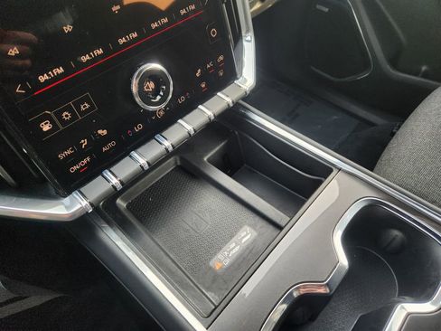 Used 2025 GMC Acadia Elevation image 21