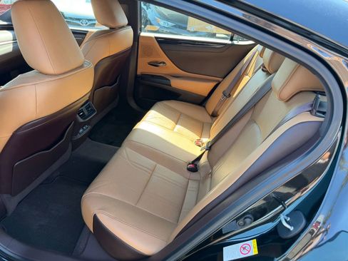 Used 2019 Lexus ES 350 w/ Accessory Package 2 FWD image 30