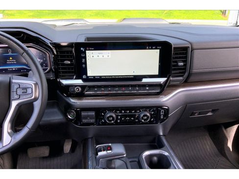 Used 2024 Chevrolet Silverado 1500 LT Trail Boss w/ LT Trail Boss Premium Package AWD/4WD image 6