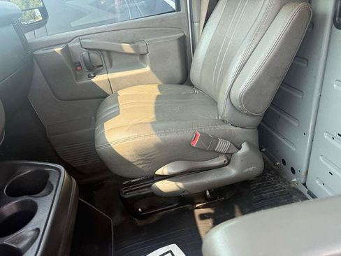 Used 2018 Chevrolet Express 2500 w/ Communications Package RWD image 19