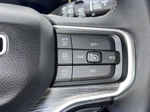 Used 2024 Jeep Wagoneer L Series II RWD image 24