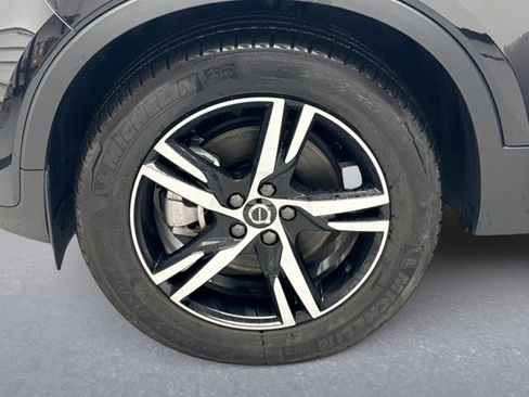 Used 2025 Volvo XC40 B5 Core image 23