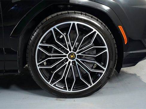 Used 2025 Lamborghini Urus SE image 8