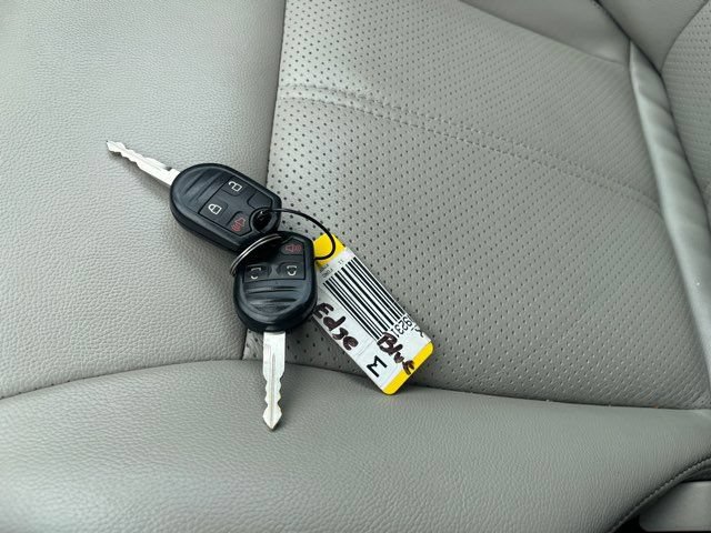 Used 2011 Ford Edge SE FWD image 25