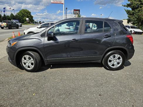 Used 2019 Chevrolet Trax LS FWD image 2