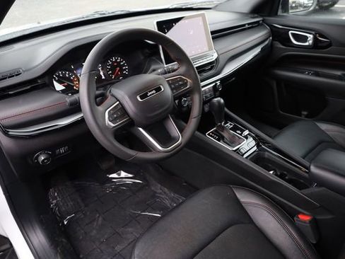 Used 2024 Jeep Compass Trailhawk image 10