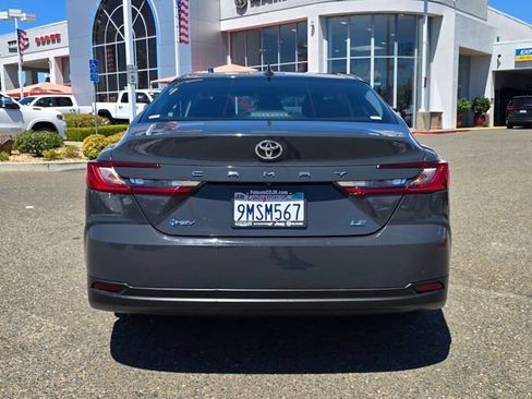 Used 2025 Toyota Camry LE FWD image 5