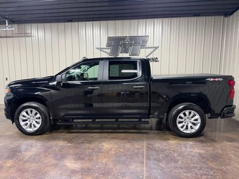 Used 2025 Chevrolet Silverado 1500 Custom image 3