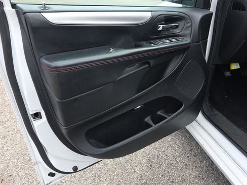 Used 2019 Dodge Grand Caravan GT FWD image 12