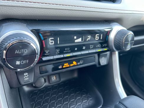 Used 2023 Toyota RAV4 XLE w/ Convenience Package FWD image 24