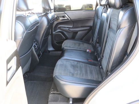 Used 2023 Mitsubishi Outlander SE FWD image 28