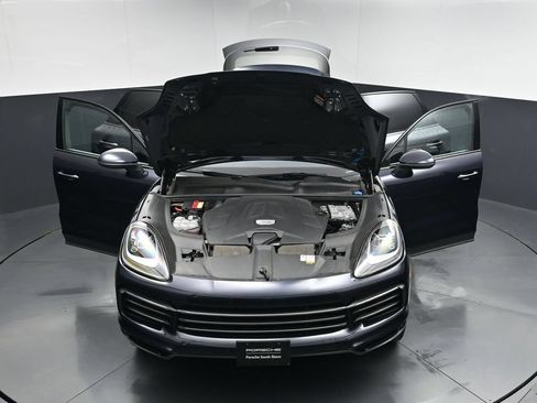 Used 2022 Porsche Cayenne AWD/4WD image 33