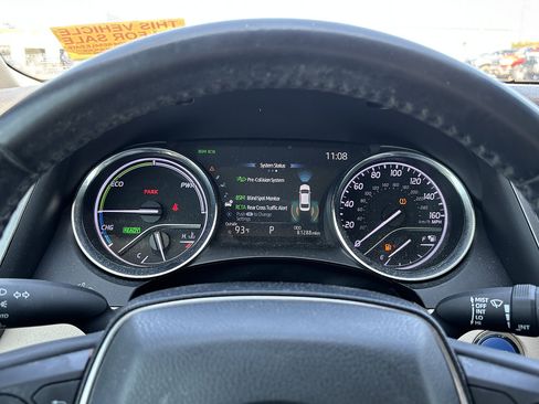 Used 2020 Toyota Camry XLE FWD image 12