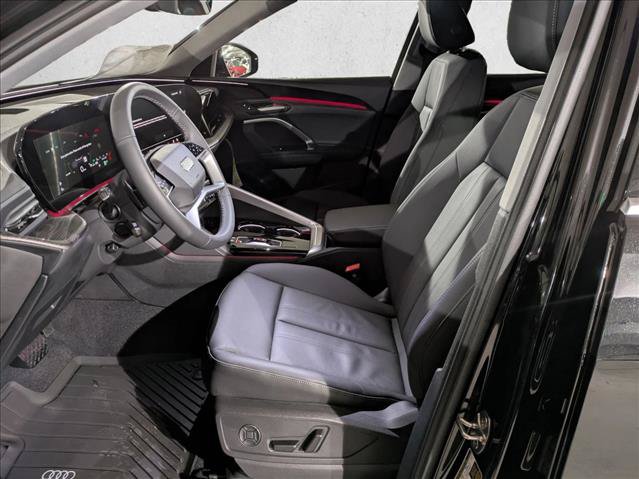Used 2025 Audi Q5 Premium w/ Convenience Package AWD/4WD image 4