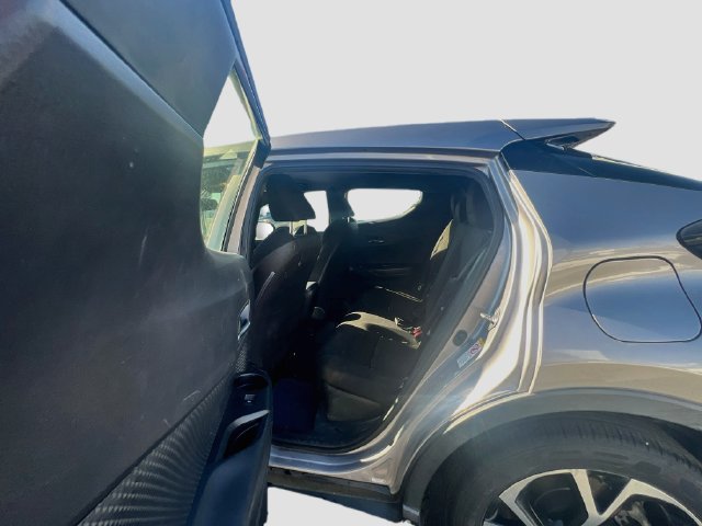 Used 2019 Toyota C-HR XLE FWD image 15