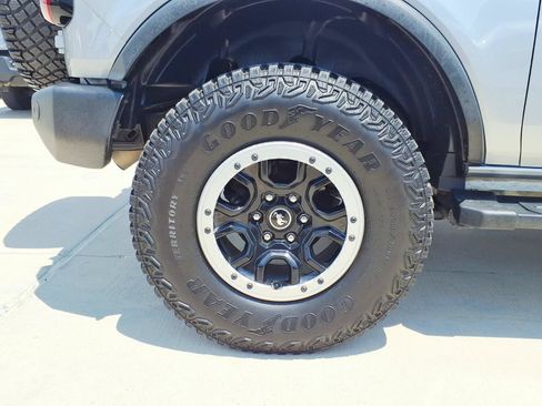 Used 2022 Ford Bronco Outer Banks w/ Sasquatch Package AWD/4WD image 7