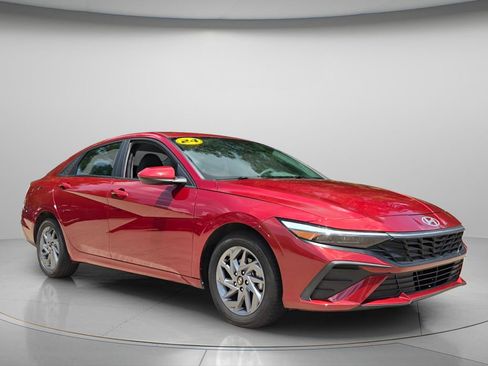 Used 2024 Hyundai Elantra SEL FWD image 9