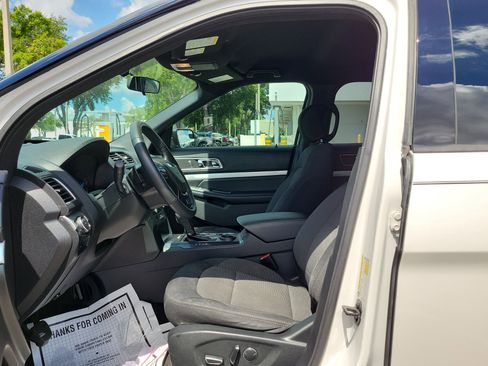 Used 2017 Ford Explorer XLT FWD image 21