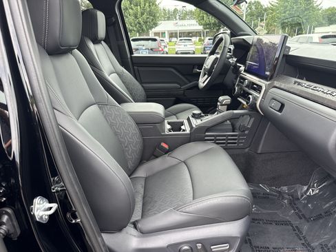 Used 2024 Toyota Tacoma Limited w/ Limited Package (LT) AWD/4WD image 34