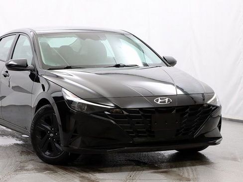 Used 2022 Hyundai Elantra SEL w/ Convenience Package image 2