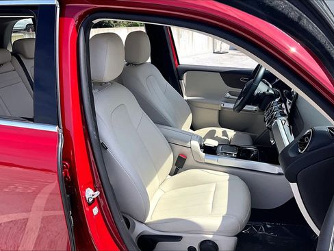Used 2022 Mercedes-Benz GLB 250 4MATIC w/ Premium Package Lite image 9