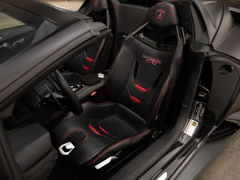 Used 2020 Lamborghini Huracan EVO image 29