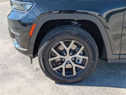 Used 2024 Jeep Grand Cherokee L Limited w/ Luxury Tech Group II image 13