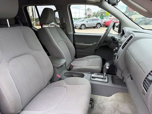 Used 2018 Nissan Frontier SV w/ Value Truck Package AWD/4WD image 15