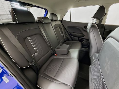 Used 2023 Hyundai Venue Limited image 25