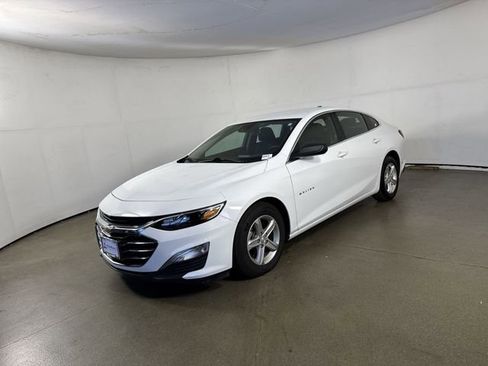 Used 2023 Chevrolet Malibu LS image 2