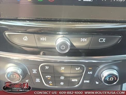 Used 2023 Chevrolet Traverse LT image 23