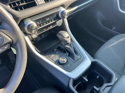 Used 2022 Toyota RAV4 LE AWD/4WD image 23