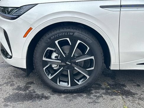 New 2026 Lincoln Nautilus Reserve AWD/4WD image 13