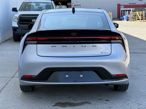 Used 2025 Toyota Prius Limited image 5