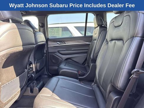 Used 2025 Jeep Grand Cherokee L Limited w/ Black Appearance Package AWD/4WD image 12