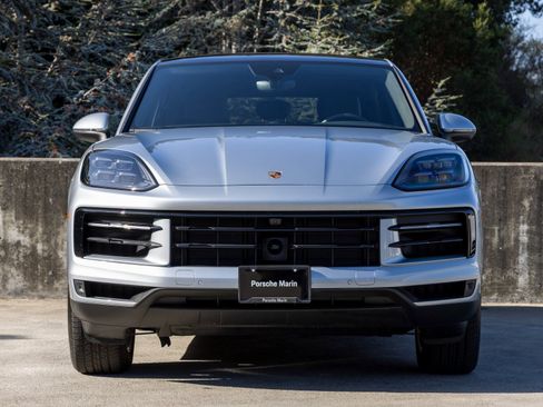 Certified 2025 Porsche Cayenne Coupe image 8