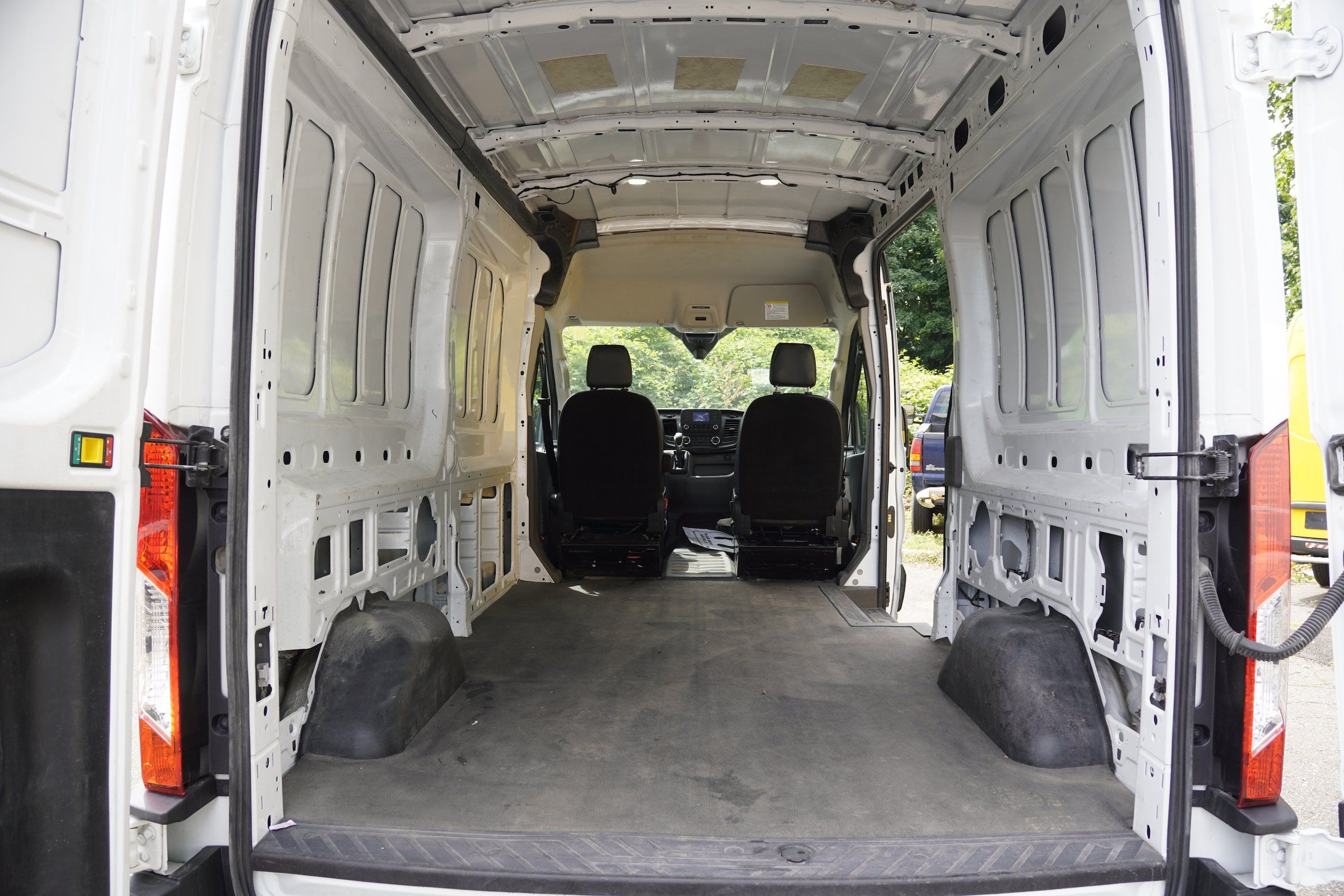 Used 2023 Ford Transit 250 Medium Roof AWD image 12